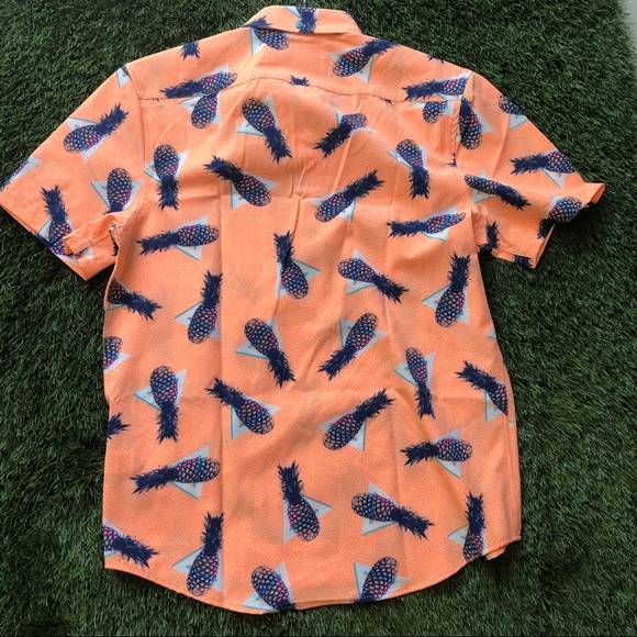 Chubbies shirt- small - Picture 6 of 8